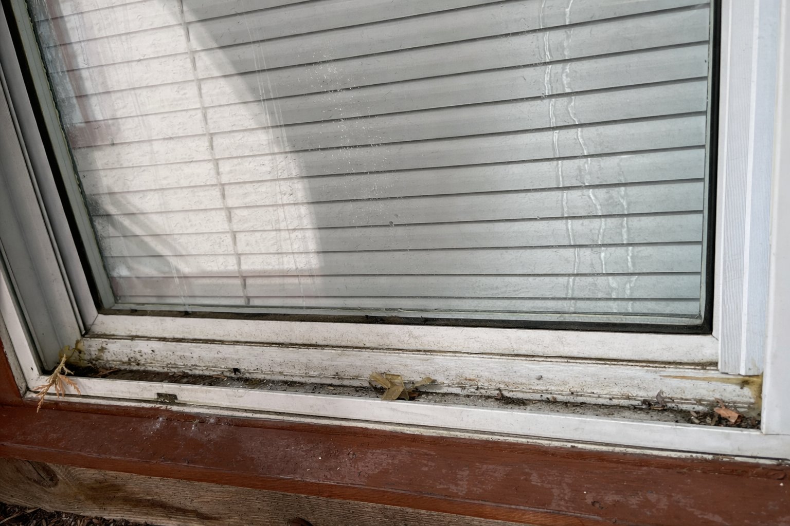 Dirty window track before cleaning