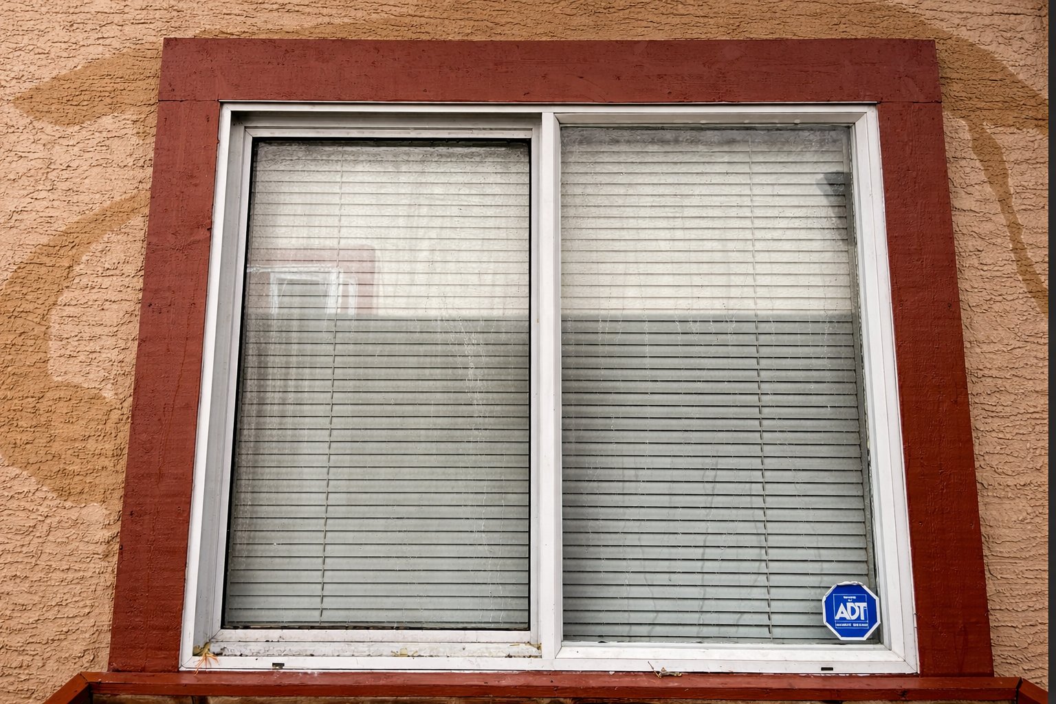 Dirty windows before cleaning